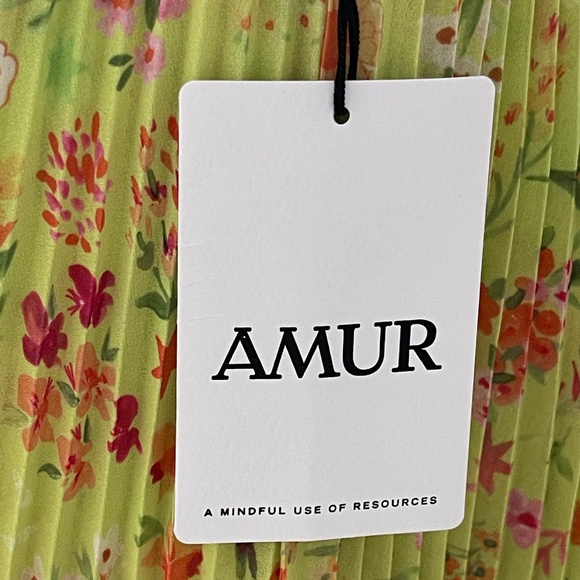 Amur's NWT Nico floral pleated tiered midi dress - Picture 10 of 11